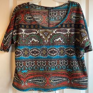 Patterned top with quarter sleeves